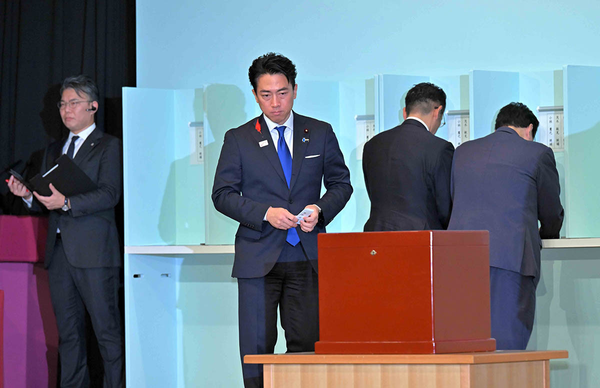 💥自民主席争夺战：小泉落败！高市逆袭，风云突变！