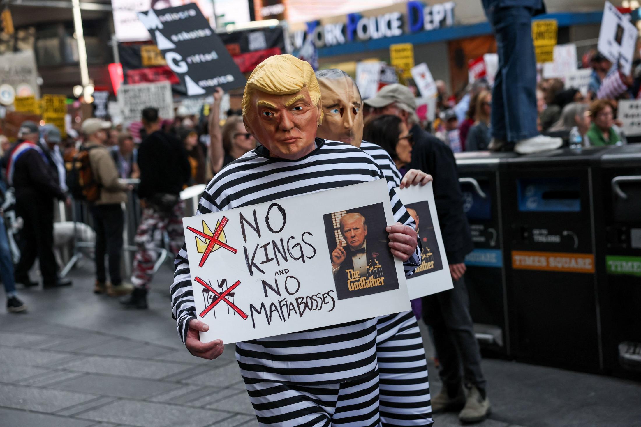 🔥700万人怒吼！美国大反抗，要冲破这堵墙！