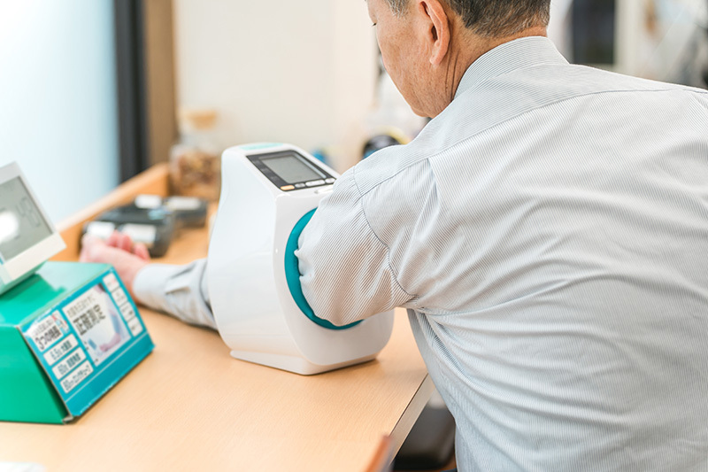 🚨 医生真会为你省钱? 医疗费用膨胀调查!