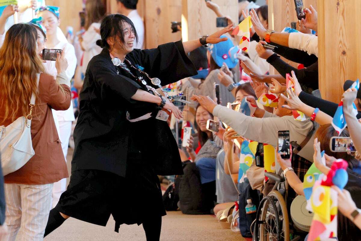 💥万博:别再说它完了!酷炫天幕,连“滑溜溜”馆也服了!