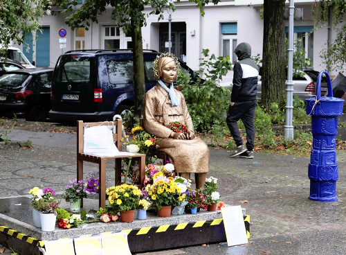 💔 柏林“慰安妇”像被撤!求评判失败,令人心痛!