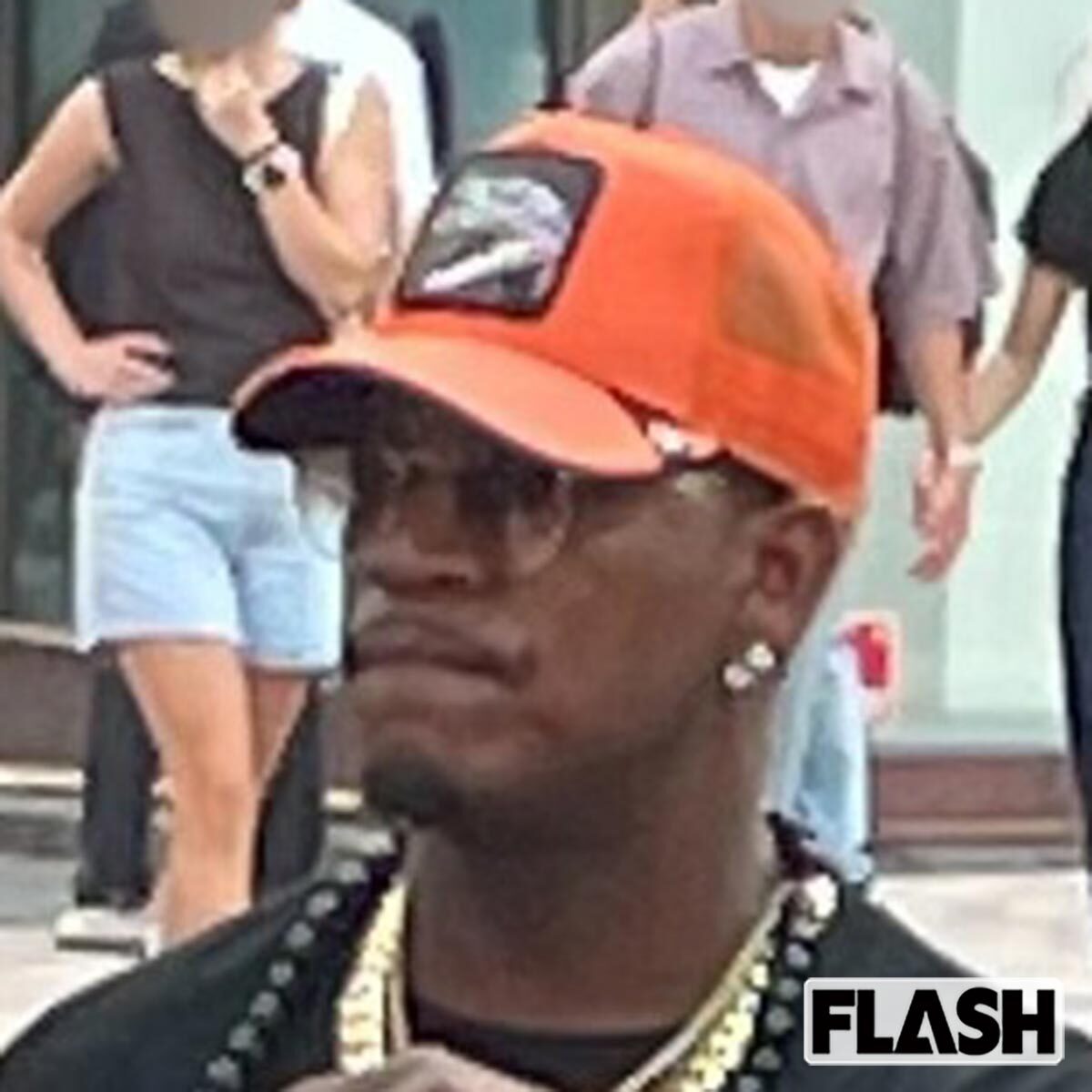 💥大牌R&B歌手：四位妻子同框！“女友数量不设上限”！