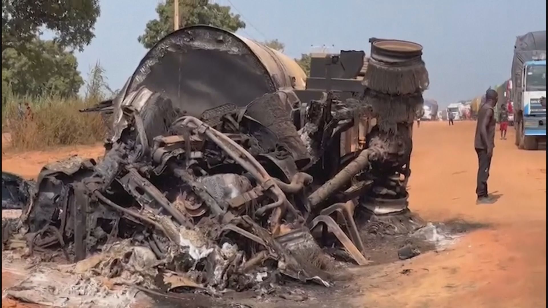 🔥尼日利亚油罐车爆炸！35人遇难，惨！
