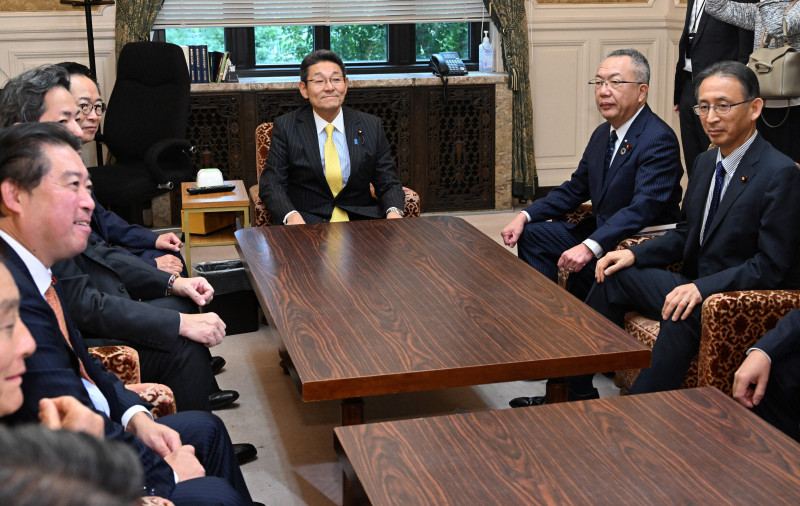 💥小党逆袭!首次入座,喊话执政党!