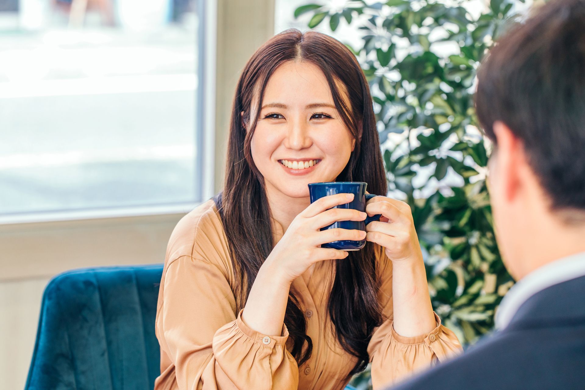 💔 33岁以下，她为何爱上“普通”中年？（速退婚恋APP！）