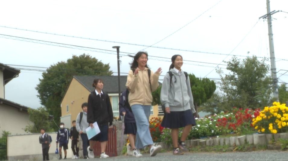 👕告别校服!中学生“放飞自我”,私服上学啦!