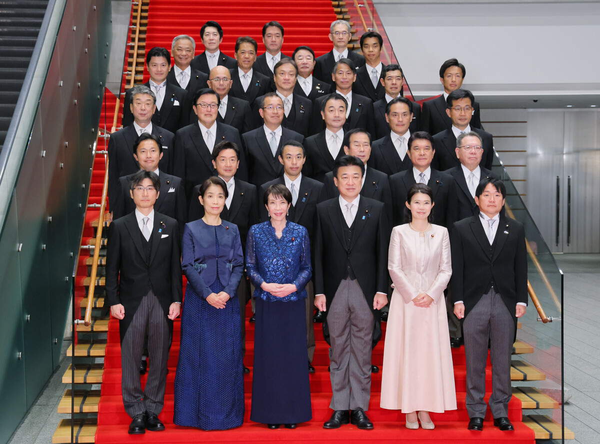 💰政坛惊爆！7名“捞钱”议员竟被重用！