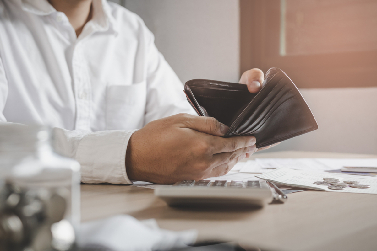 💔40岁单身：没钱也无所谓？真相扎心了！