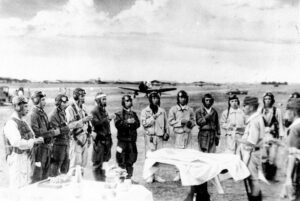 ✈️ 泪洒机翼：送别特攻队，沉默的战机修缮员。 封面