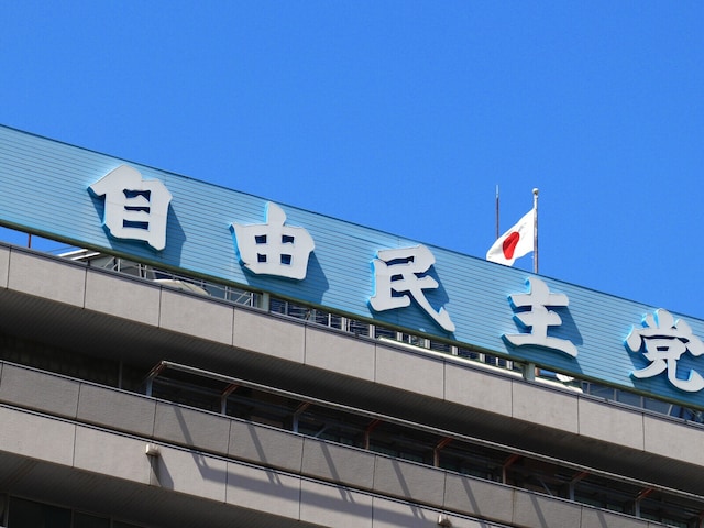 💥学校没教的“保守”是啥？安倍时代的反抗者说！