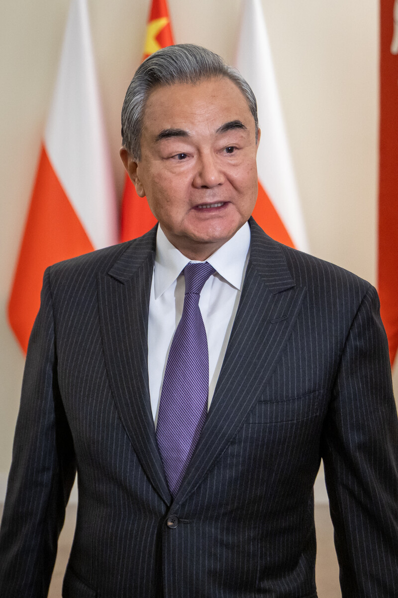 💥中国外长怒斥日本：军国主义死灰复燃，绝不容忍！