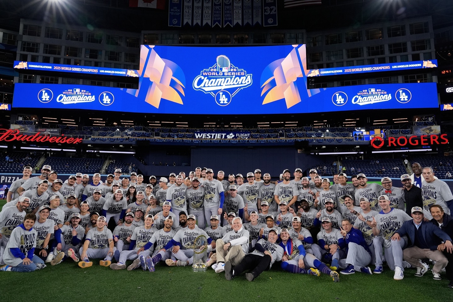 🎉道奇太太团狂欢！准妈妈闪耀，贝茨妻子温柔相伴！