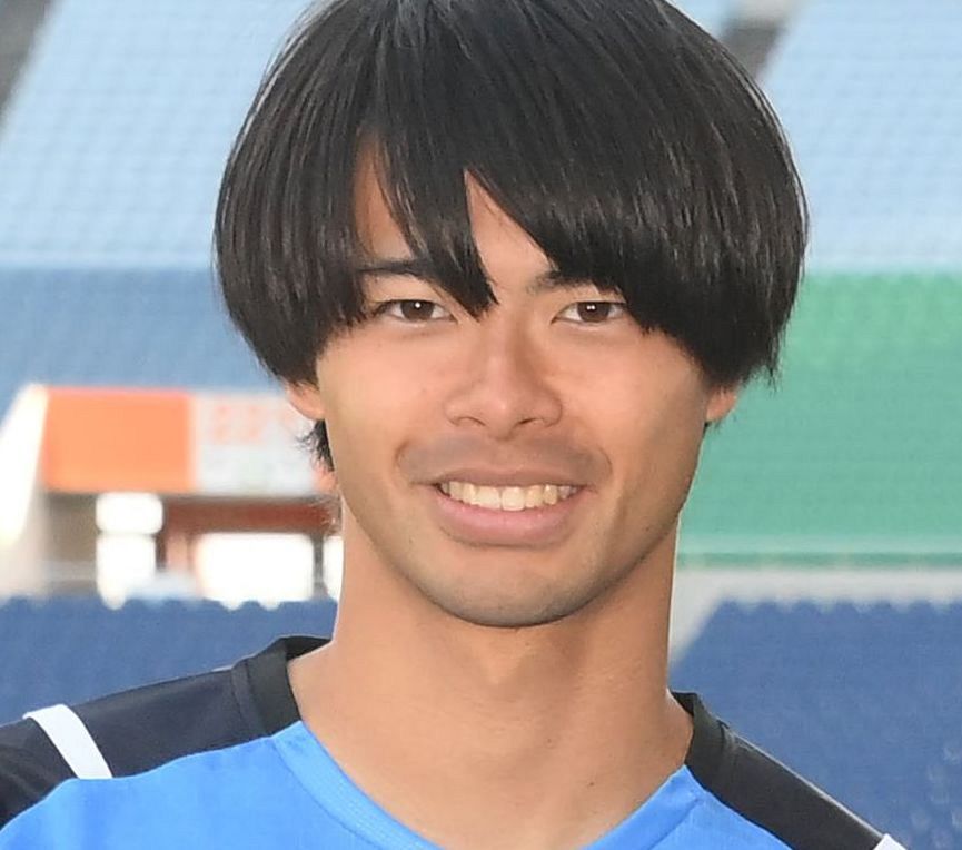 ⚽️ 三笘薫竟有演员哥哥？！帅气脸庞引爆全网！