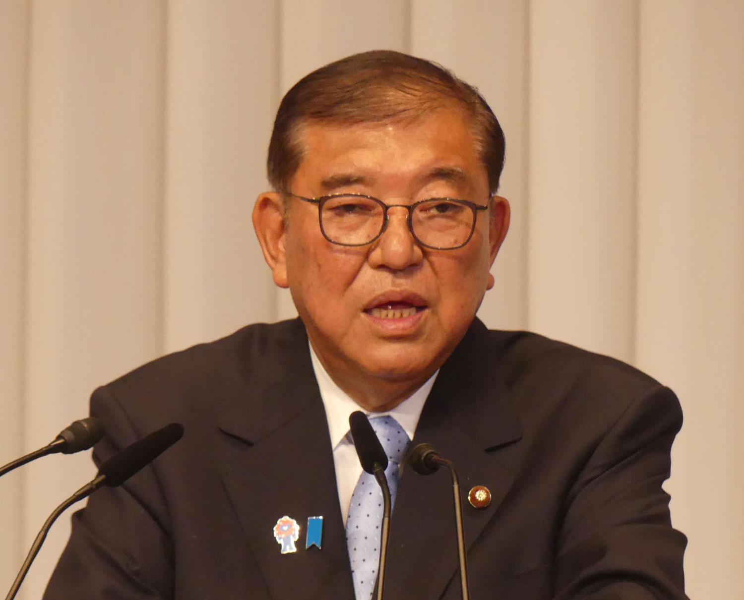 💥石破茂怒怼质疑！自民女议员发文引爆争议！