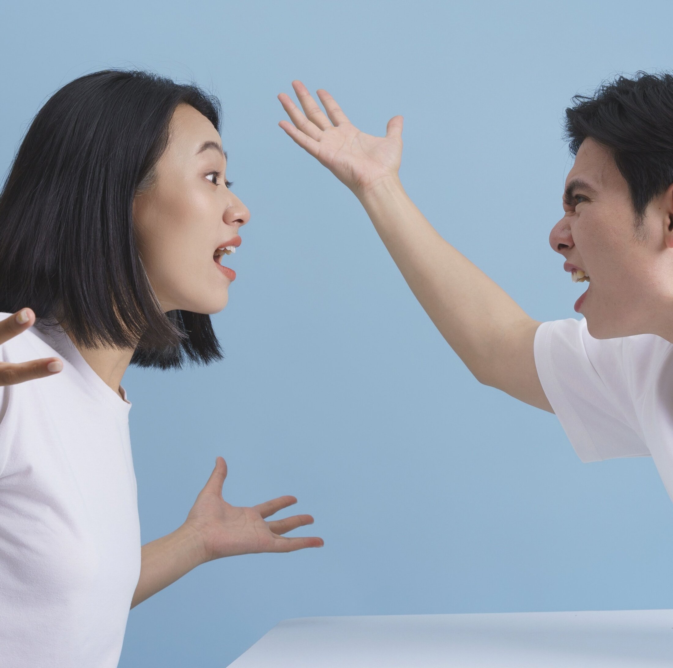 💥孩子故意毁坏商品，父母竟无视！“熊孩子”背锅，专家怒了！