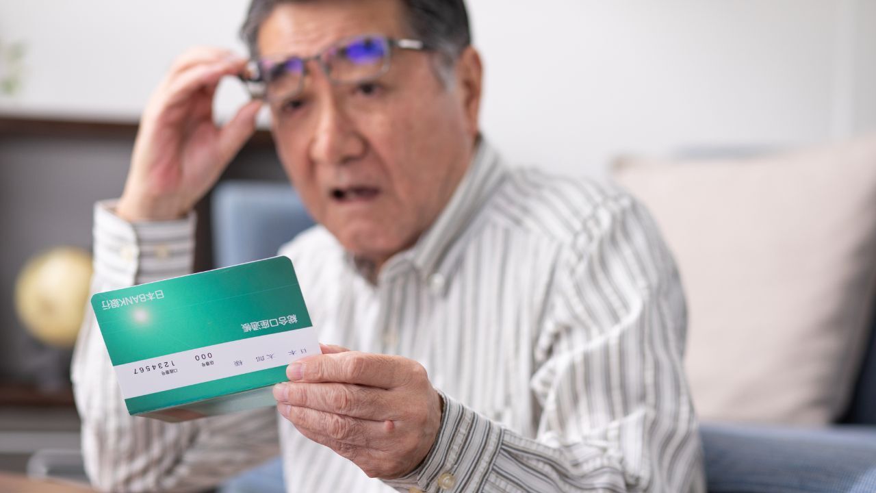 💰59岁丈夫：月花1万5，退休金1800万！却被妻子苦苦哀求继续工作…