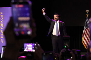 💰百万富翁，要“输血”了？！纽约新政引爆争议！ 封面