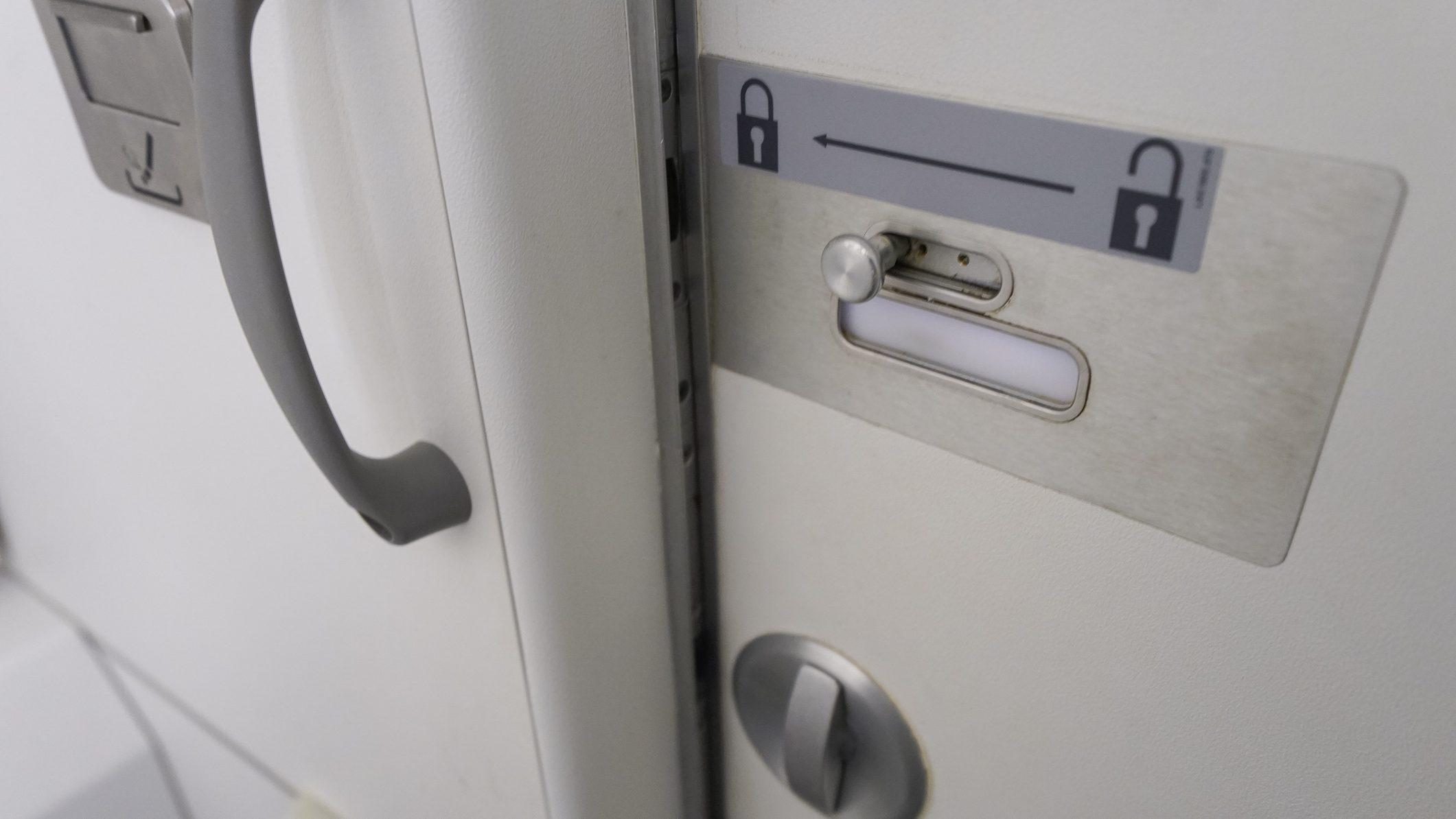 😱飞机上！5小时“熏”臭，恶心到崩溃！