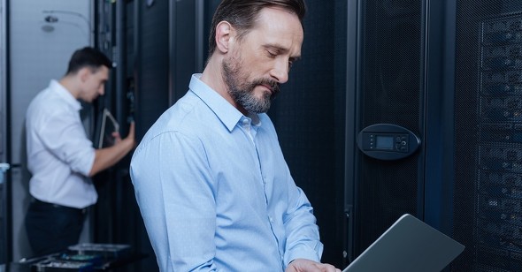 🚨老代码真香！年轻人却不愿学？🇬🇧银行系统被困！