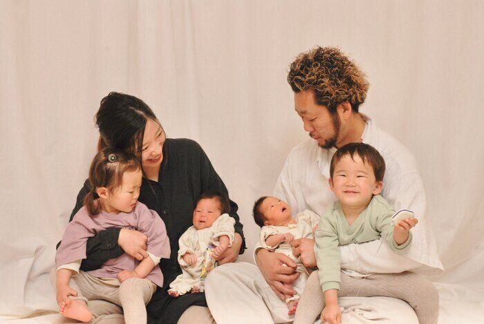 👶🏻 累到崩溃！独自带四胞胎，喂奶、吃饭、洗澡全靠我？！