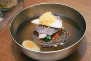 🚨老挝边境惊魂！朝鲜富家女藏被子里，只为逃离！ 封面