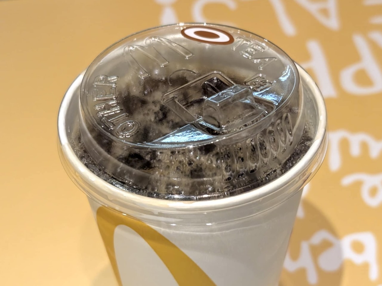 🥤麦当劳：不用吸管也能喝？简直了！