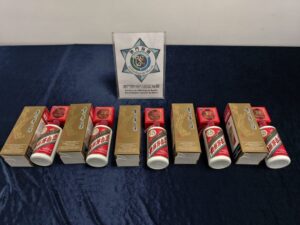 🚨澳门街头假酒陷阱！中国人被抓，还住黑店！ 封面