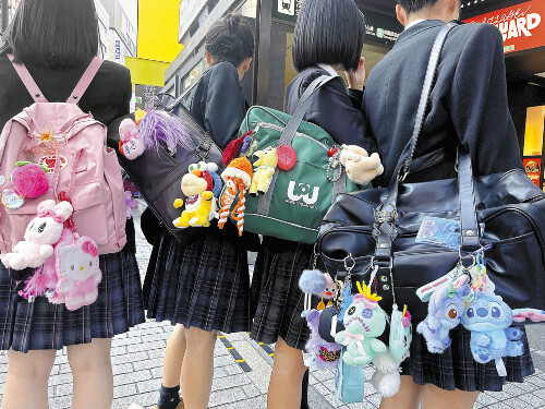 🧸萌翻了！随身带娃，时髦女孩的暗号！