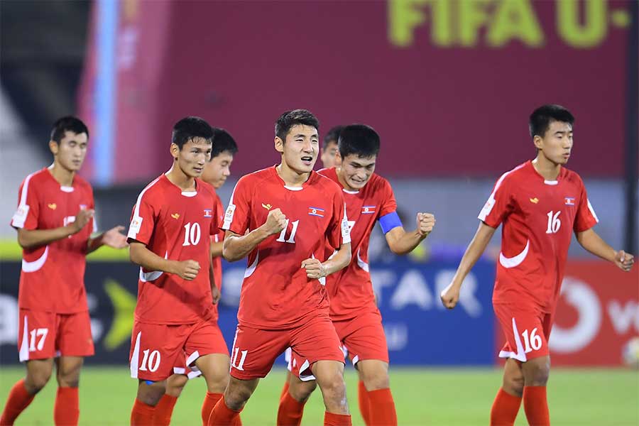 💥握手？不！朝鲜队赛前竟挥拳！简直没眼看！