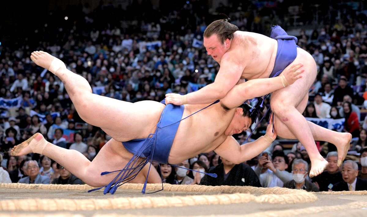 💥力士失利！险胜横纲，却飞出场外！