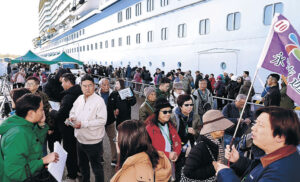 🚢 禁游令？不存在的！2000中国游客涌金泽！ 封面