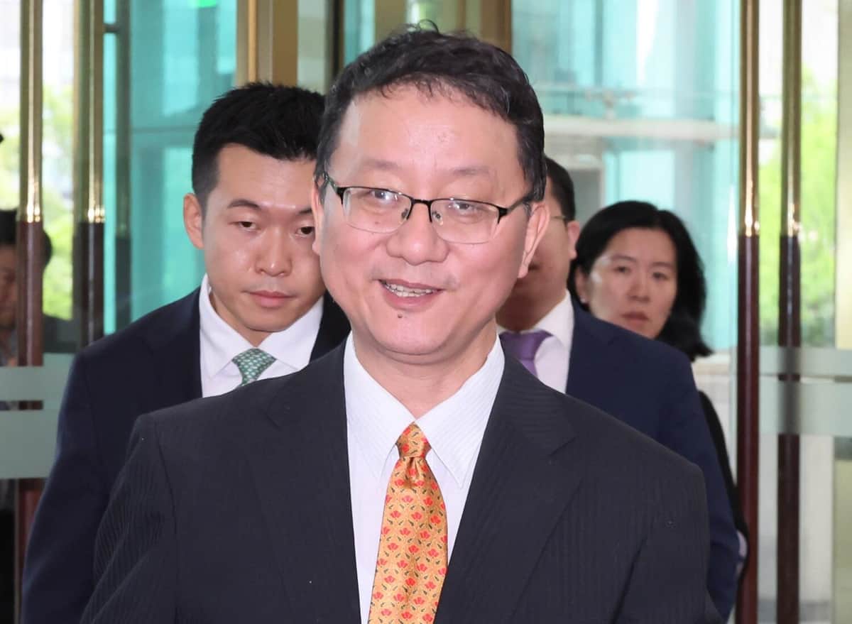 💥啥？！72岁老戏骨怒了！外交官竟敢这样…