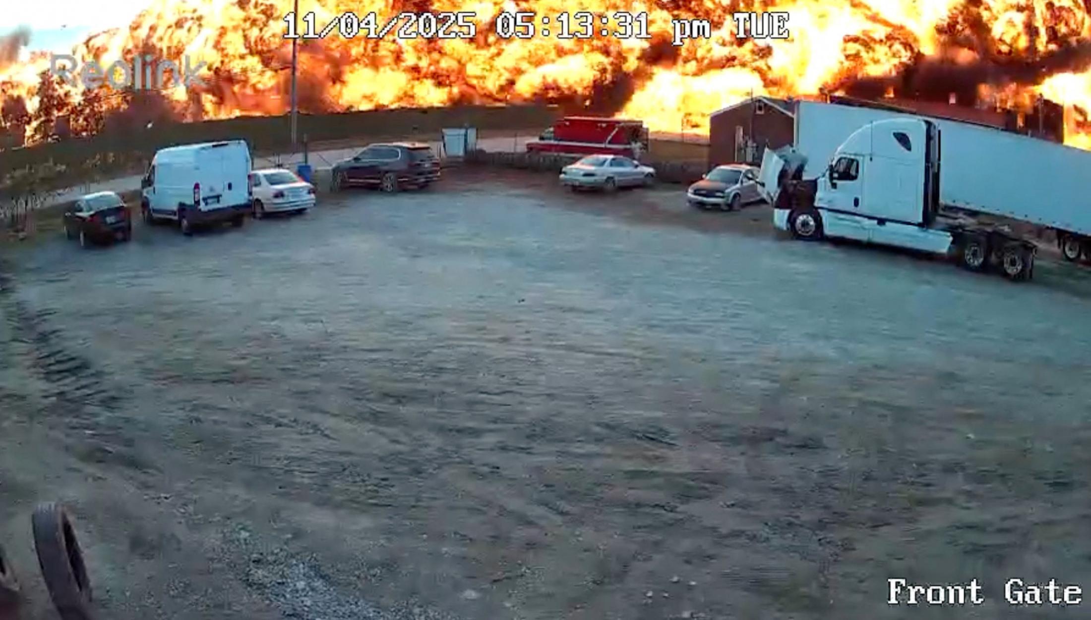 🚨货机坠毁！9人遇难，机翼起火？