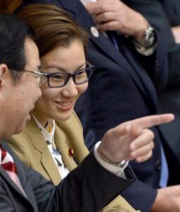 💥日本女议员：怼特朗普太狠了？被指“歧视女性”！ 封面