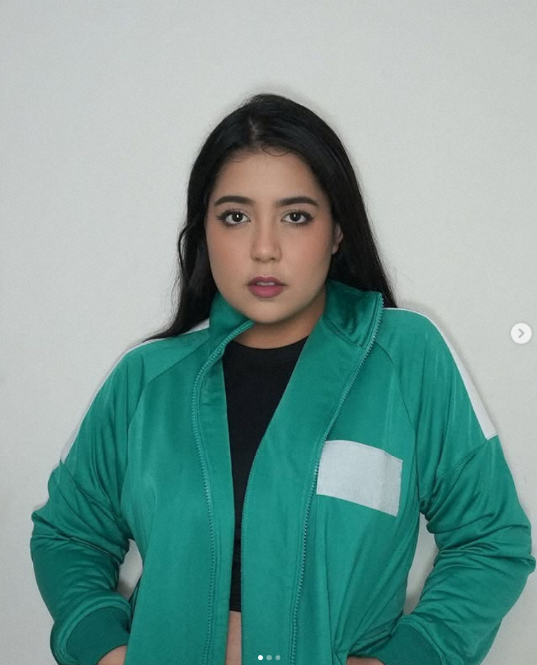 😱网红翻车！竟用受害人照片当背景！