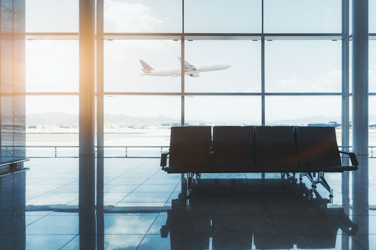 ✈️ 航班延误？别慌！怒怼地勤的乘客真·社牛！