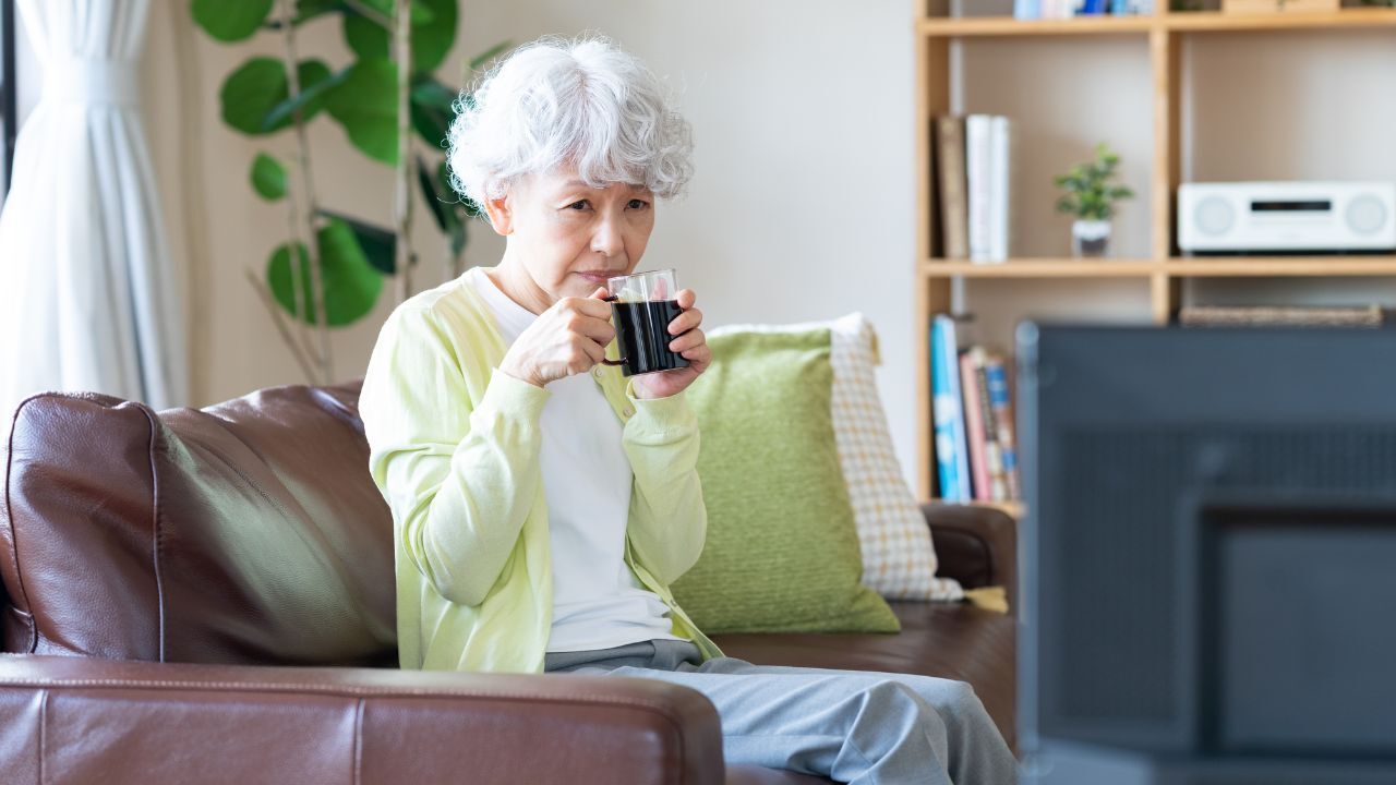 💰攒钱攒过头了！70岁，有钱却不敢花，晚年后悔莫及！