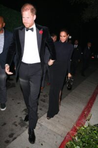 👑哈里王子梅根：卡戴珊家族逼删合照？笑容瞬间消失！ 封面