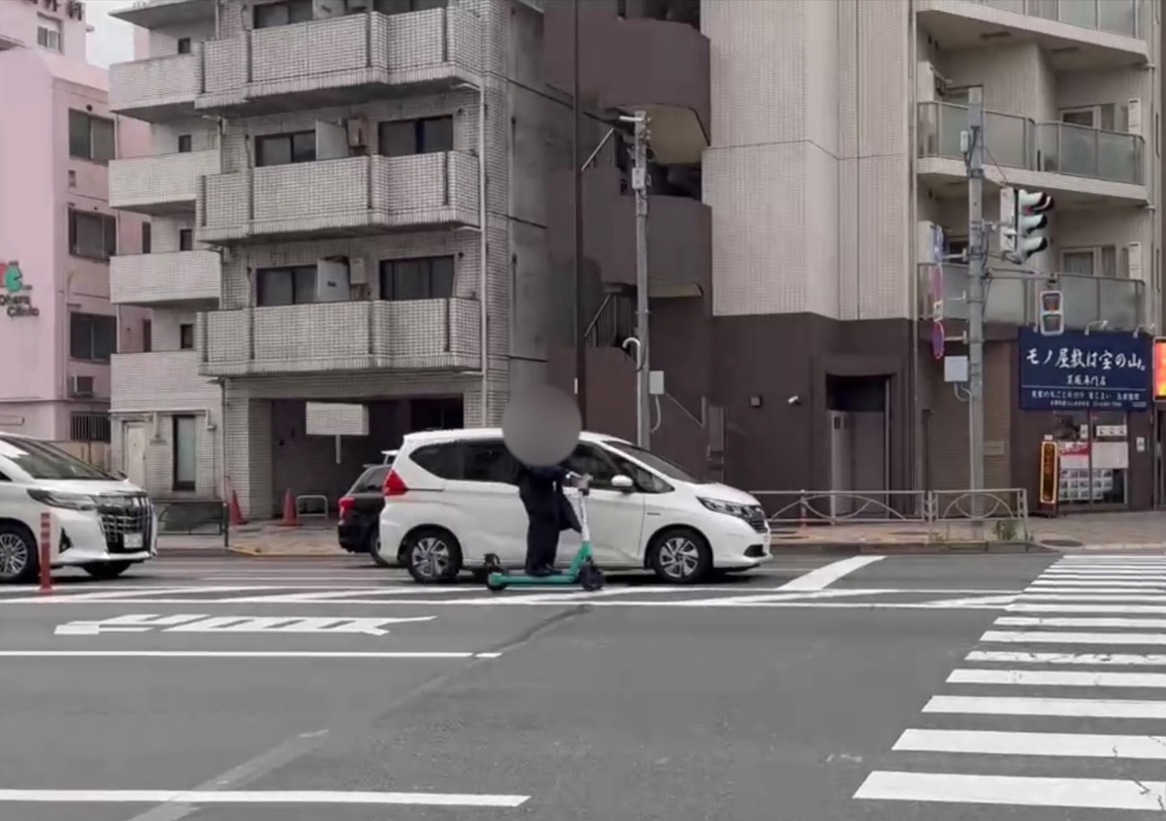 🛴东京出租车司机怒了！电动滑板车简直是“疯车”！