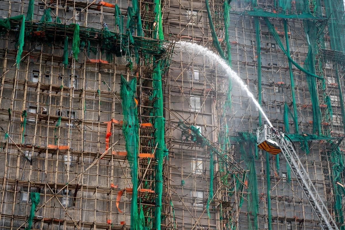 🔥香港楼宇大火：卫星图揭露“地狱”与“废墟”！