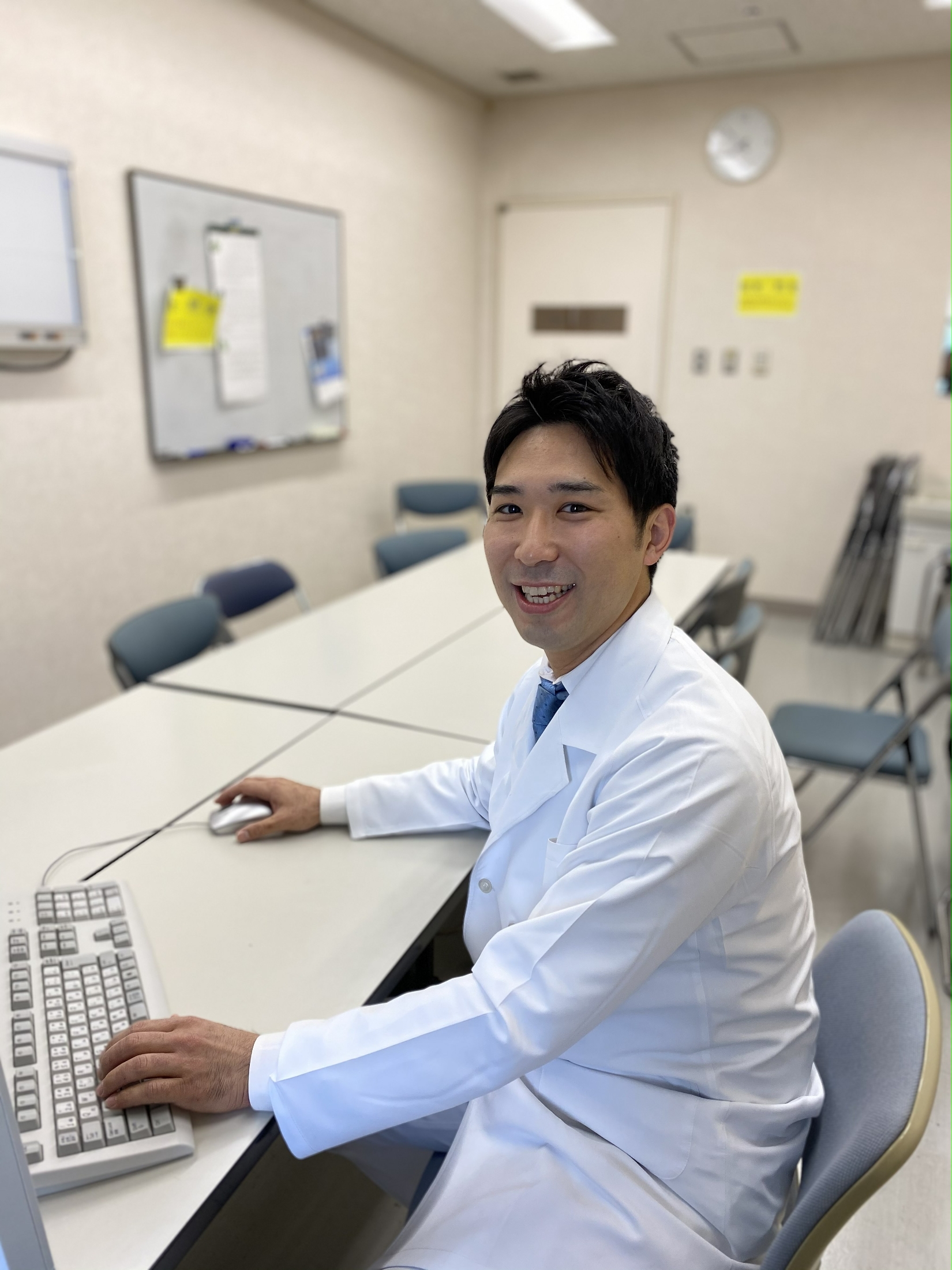 🚨医生变政客：拯救摇摇欲坠的手术室！