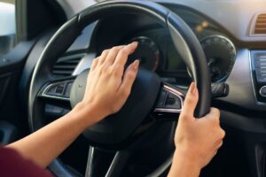 📢 鸣笛致谢？竟要罚款！😱 朋友：你被坑了！ 封面