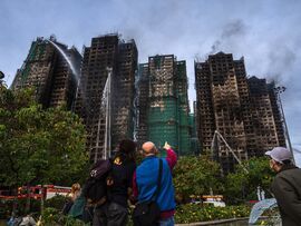 🔥港楼大火：128亡！装修工人接连落网！