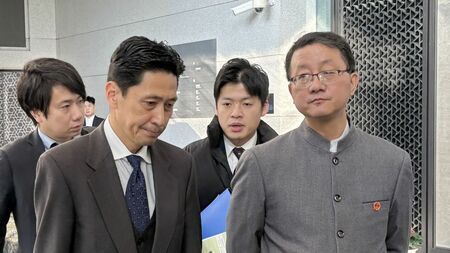 🇯🇵🤝🇨🇳 鞠躬与插兜：一场外交会谈，读懂“主次”！