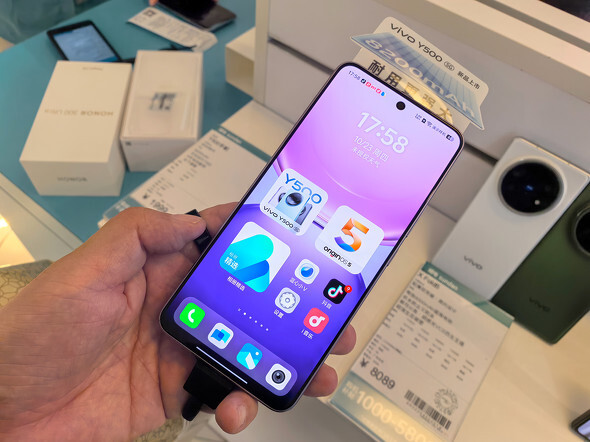 🔋续航怪兽！vivo Y500：8200mAh，电量焦虑终结！