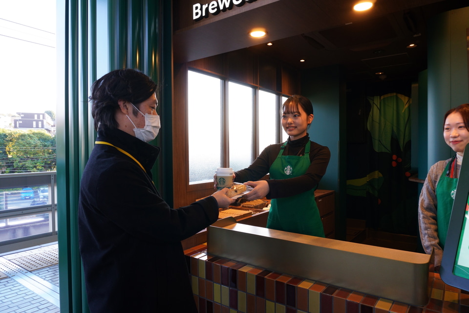 ☕️星巴克进驻新干线！这绝不是你想象的店！