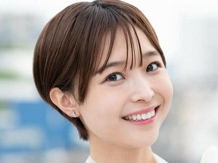 💥揭秘：美女主播竟是月光族？反驳传闻：比当记者还赚钱！