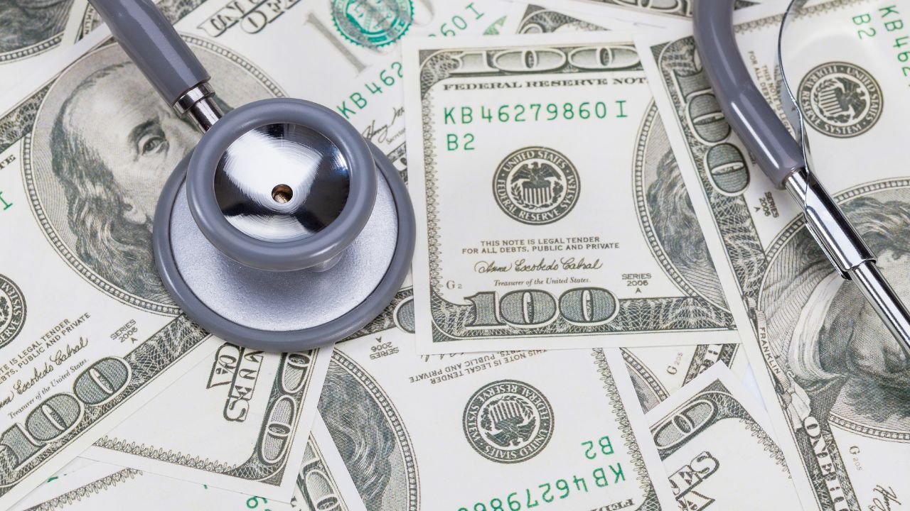 🏥 30分钟诊疗，差点花20万！美国家庭的“烧钱”医疗！