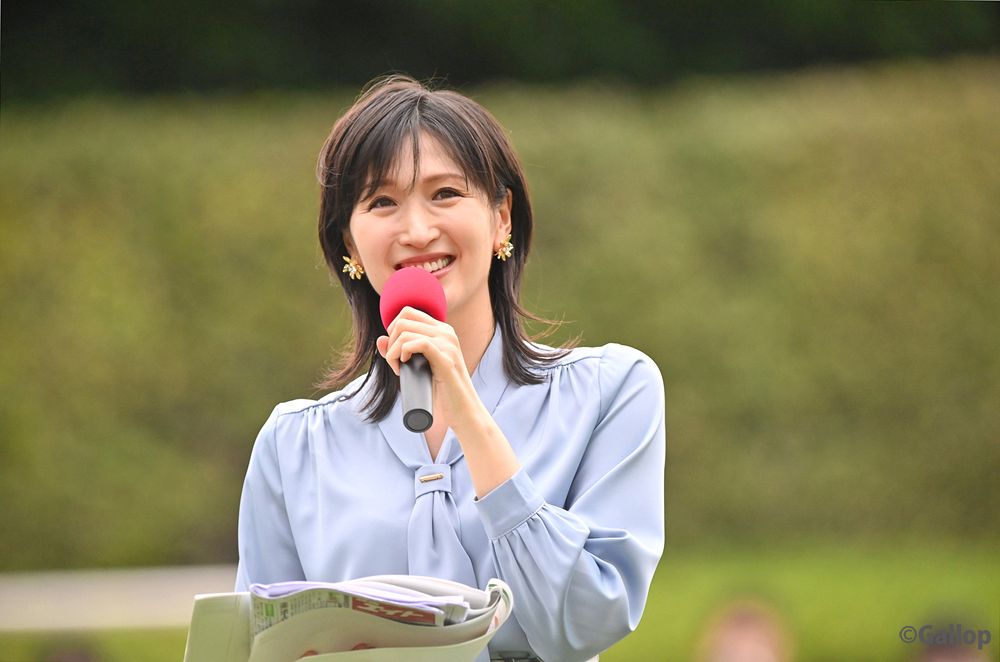 🔥前偶像的超短裙！美到像P图一样！