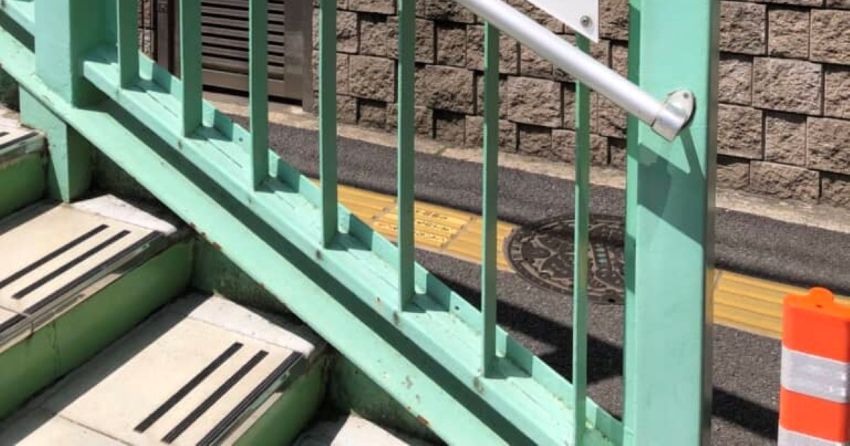 😱 桥上字眼亮了！竟是爆笑艺人名，360万次“脑壳疼”！